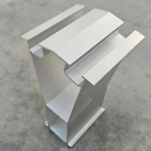Rückfuß 10° aus Aluminium für E-V Photovoltaik-Montagesysteme