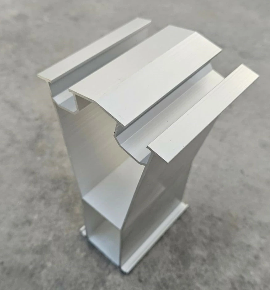 Rückfuß 10° aus Aluminium für E-V Photovoltaik-Montagesysteme